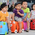 Vali kéo trunki vừa làm xe kéo thú cưỡi vừa đựng nhiều đồ cho bé yêu