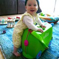 Vali kéo trunki du lịch cho bé giá rẻ nhất, vali hình xe Vespa, xe máy điện Vespa cho bé