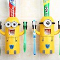 Tập hợp các đồ dùng Minion dễ thương cho bé: balo, đồng hồ, dép đi trong nhà, nhả kem đánh răng...