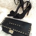 Sandal Zara sành điệu cùng túi Valentino hàng hiệu