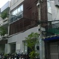 Cho thuê gấp nhà rộng mặt tiền đường Nguyễn Văn Thủ, Quận 1: 9m x 16m, 2 lầu, gần Đinh Tiên Hoàng