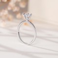 Đeo nhẫn đính hôn tay nào Hiểu đúng về trang sức kim cương cùng Tierra Diamond