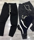 Quần jogger kiểu dáng trẻ trung chỉ có tại lionboutique