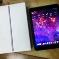 Ipad 9.7 inch 2018 màu ghi phiên bản 32GB, có lắp sim 4G và wifi