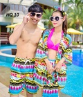 Hình ảnh: SET đồ đôi đi biển gồm : 1 ao choàng nữ, 1 bộ bikini,1 quần đùi nữ và 1 quần đùi Nam.