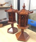 Hình ảnh: cặp đèn thờ gỗ hương kiểu mái chùa
