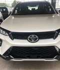 Hình ảnh: Fortuner 2.8 LEGENDER màu trắng xe giao ngay