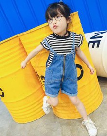Set áo và yếm quần jean cho bé gái. Phong cách Hàn Quốc cá tính, giá mềm 