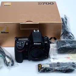 Bán Nikon D700, xách tay Nhật full box mới 99%