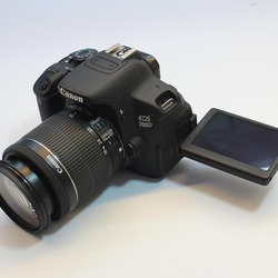 Bán bộ Canon EOS 700D body kèm kit 18-55mm STM hàng LBM còn khá mới.