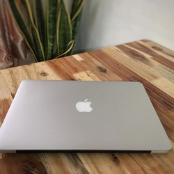 Macbook Retina 2017 nàm hình 2k siêu nét, máy đẹp keng