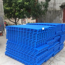 Tấm pallet nhựa lót sàn