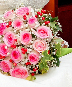 Chuyên trang trí hoa tươi cổng cưới, background chụp hình cưới, bàn lễ tân