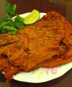 Mực rim Bình Định, thịt bò khô Mỹ Hương ở HN