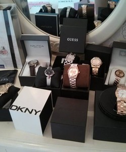 Hàng Mới Về, 100% Authentic từ USA, Guess, Burgi Crystal Bracelet Watch giá cạnh tranh dây