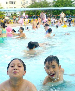 Dạy bơi cho trẻ em tại khu vực Hà Nội
