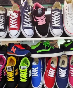 Thanh lý giày Converse , Vans , New Balance tại Hà Nội , nghỉ bán thôi