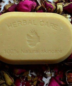 Xà bông thiên nhiên dưỡng trắng da chống lão hóa Herbal Care