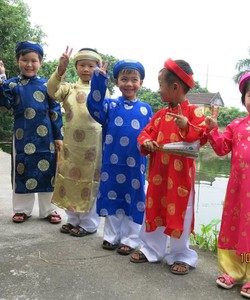 Xưởng may áo dài trẻ em Thái Tuấn. Đổ buôn cho đại lý, cửa hàng bán buôn. cho bé trai và bé gái