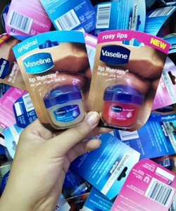 Sáp dưỡng môi Vaseline Rosy Lips 70k