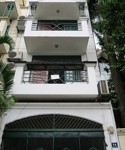 Cho thuê nhà trong ngõ phố Linh Lang, 60m2, 4PN, đủ đồ, ô tô vào nhà. Cho thuê nhà trong ngõ phố Linh Lang, 60m2, 4PN, đ