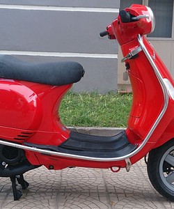 Bán Vespa Lx đỏ nhập nguyên chiếc biển 29V giá 25 triệu.