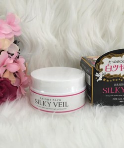 Kem trắng da toàn thân Silky Veil Nhật Bản