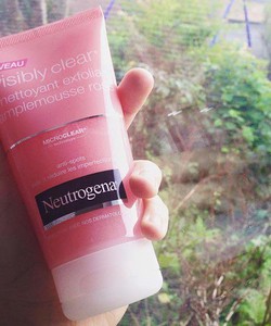 Sữa rửa mặt neutrogena bưởi hồng