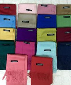 Khăn cashmere sỉ 70k, lẻ 90k.