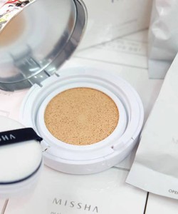 Phấn Magic cushion Moisture Special Package Missha tặng kèm 1 lõi phấn