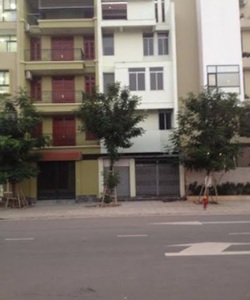 Bán nhà phố Nguyễn Phong Sắc DT 100m2, 4 tầng, MT 4m. Đường vỉa hè 2 bên.