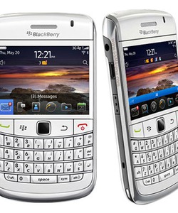 Điện Thoại Blackberry 9780 Đẳng Cấp Doanh Nhân Trắng