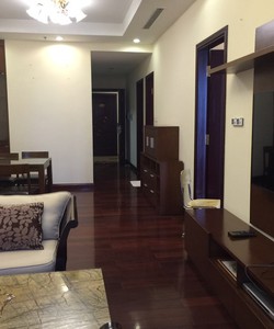 Chính chủ bán chung cư Royal City,R4 căn 131,5m2, view bể bơi,quảng trường lung linh LH 0988036575