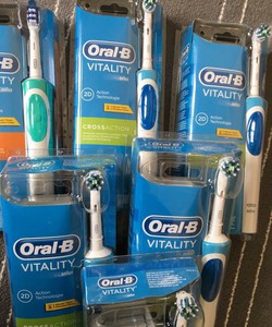 Bán sỉ, bán lẻ bàn chải đánh răng điện ORAL B, hàng xách tay Pháp.