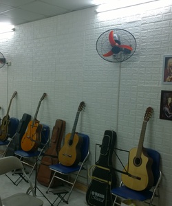 Lớp guitar CLB nghệ thuật trẻ chiêu sinh Thông báo chương trình tặng đàn guitar cho học viên mới