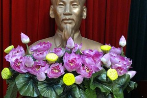 Hoa sen tượng bác