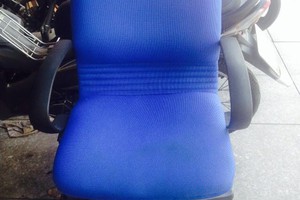 Ghế xoay lưng cao cũ màu xanh