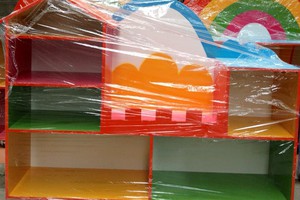 tủ để sách đồ chơi nhiều màu sắc