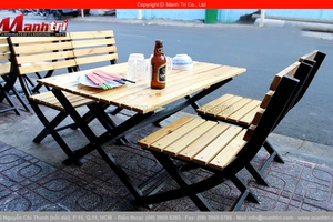 Bàn ghế gỗ xếp quán ăn