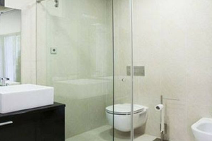 vách kính phòng tắm giá bao nhiêu?