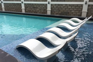 Ghế tắm nắng không chân composite 