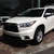 Giao ngay xe mới nhập khẩu Mỹ Toyota Highlander LE màu trắng, bảo hành 36 tháng.