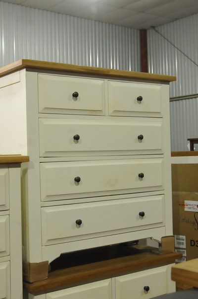 tủ quần áo trắng