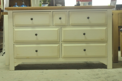 tủ quần áo trắng