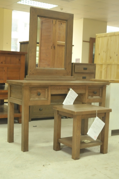 Bộ bàn ghế trang điểm