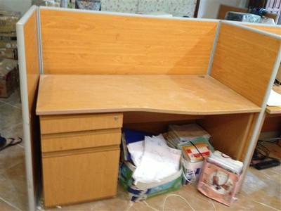 thanh lý 10 bàn nhân viên lượn vát 1m4 có hộc