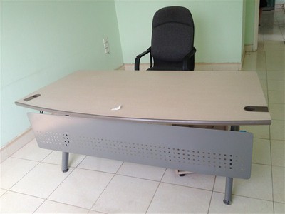 thanh lý 1 bàn giám đốc fami 1m8