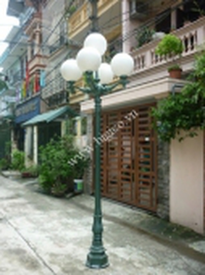 Cột đèn trang trí đế gang 4 bóng 5 bóng trang trí sân vườn