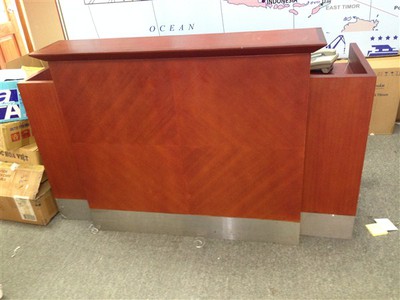 thanh lý 1 quầy lễ tân dài 1m6