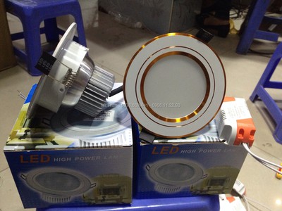 Đèn âm trần dowlight viền vàng 7w ba màu